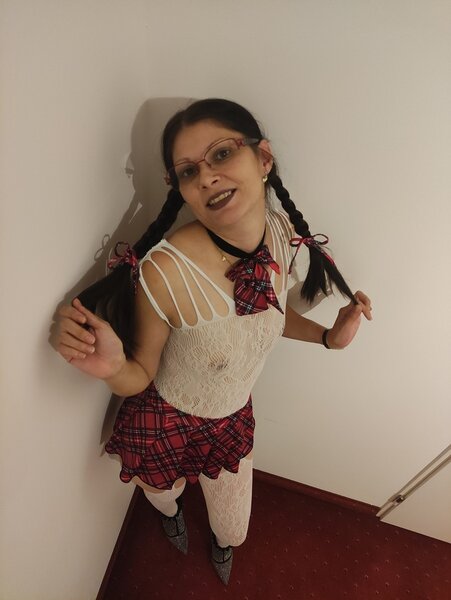 Sunt noua in sector4, Rin Grand Hotel, WhatsApp, doar persoane serioase