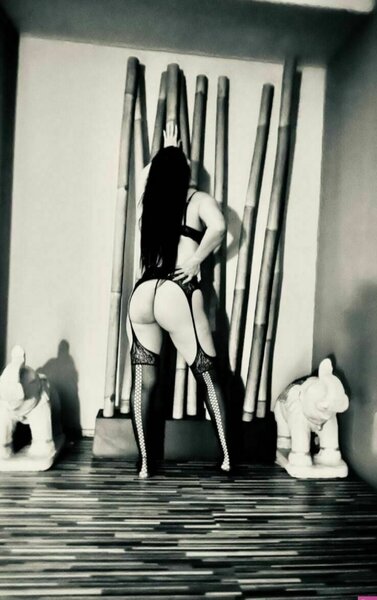 Sunt noua in sector 4, Rin Grand Hotel, WhatsApp, doar persoane serioase